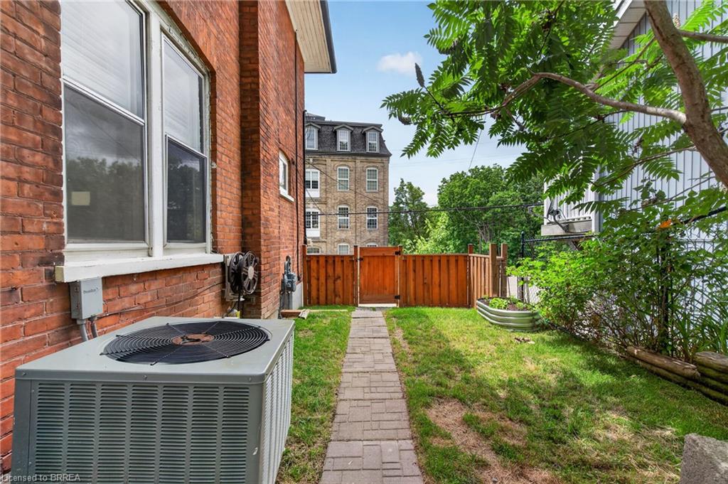 107 West River Street Property Photo 6
