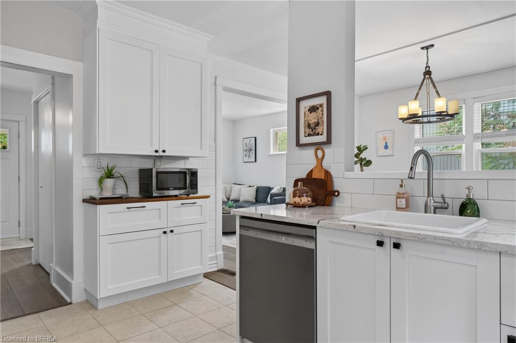 107 West River Street Property Photo 19