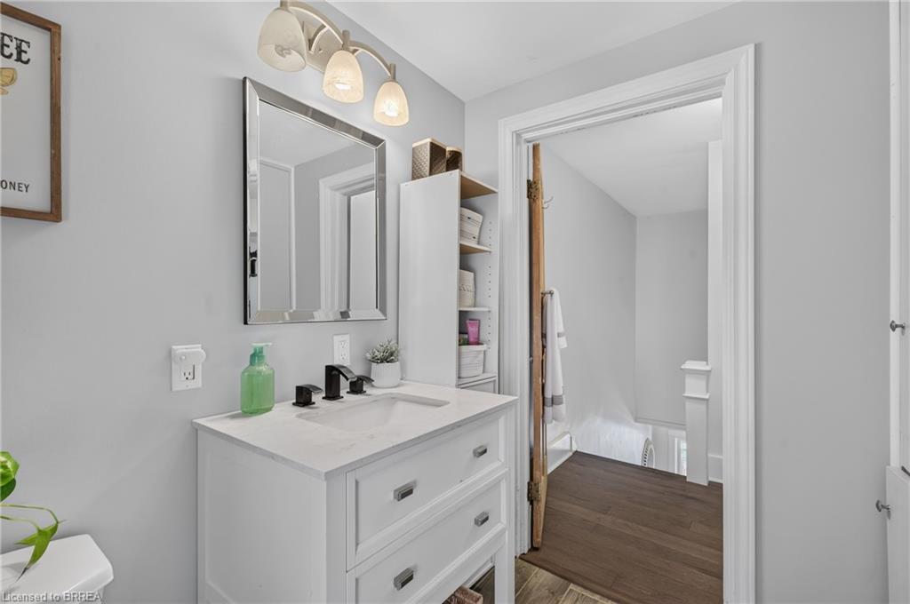 107 West River Street Property Photo 31