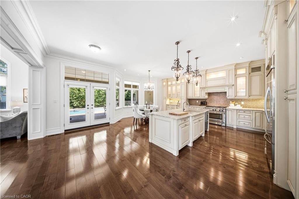 1098 Lakeshore Road W Property Photo 9