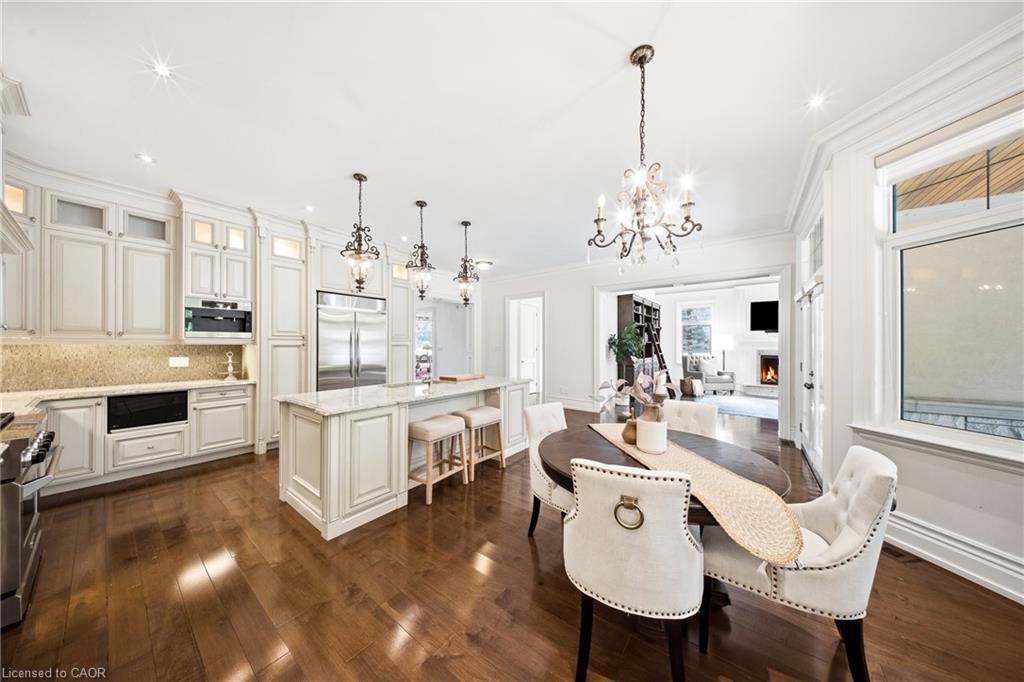 1098 Lakeshore Road W Property Photo 11