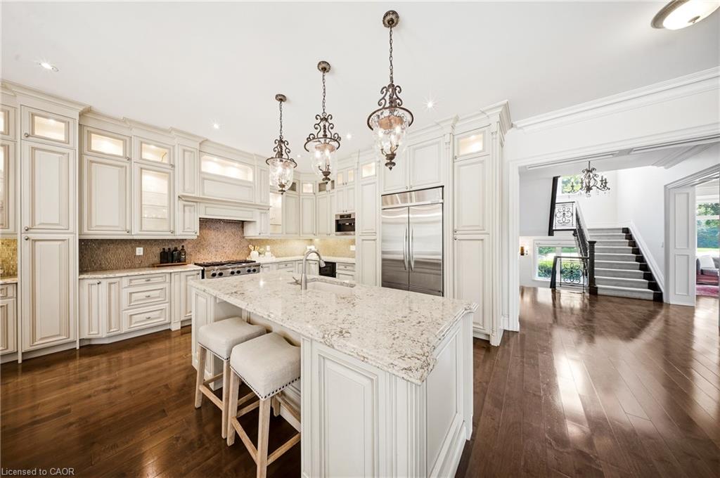 1098 Lakeshore Road W Property Photo 13