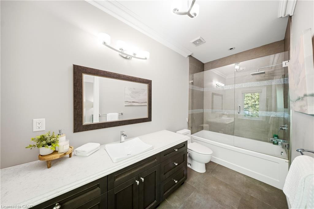 1098 Lakeshore Road W Property Photo 22