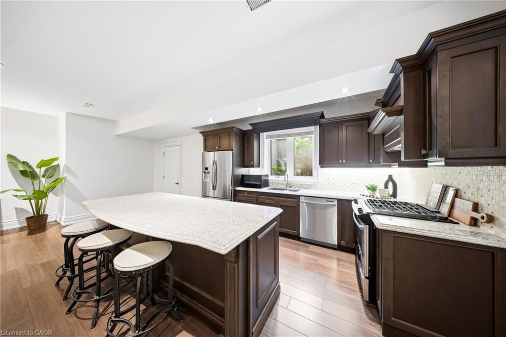 1098 Lakeshore Road W Property Photo 29