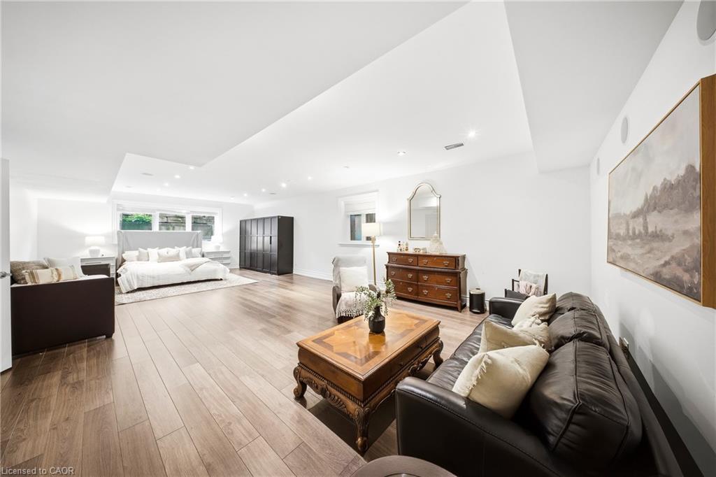 1098 Lakeshore Road W Property Photo 32