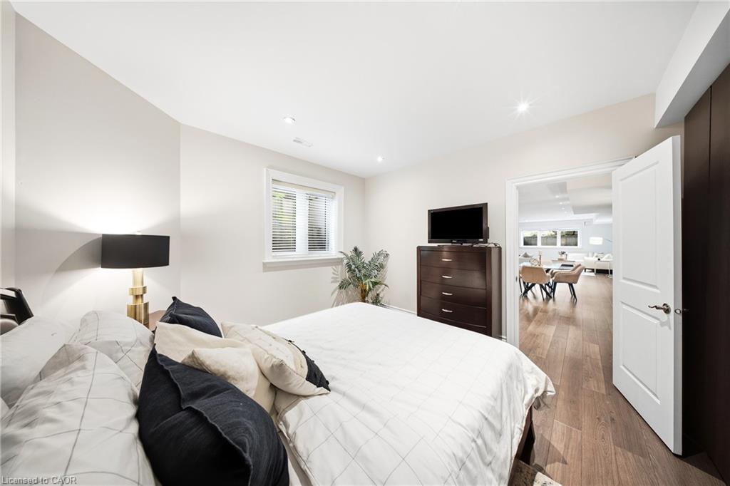 1098 Lakeshore Road W Property Photo 35