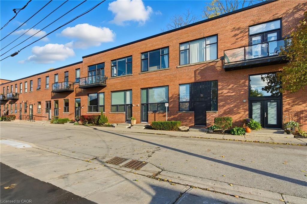 203-85 Spruce Street N Property Photo 5