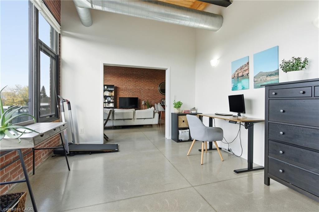 203-85 Spruce Street N Property Photo 34