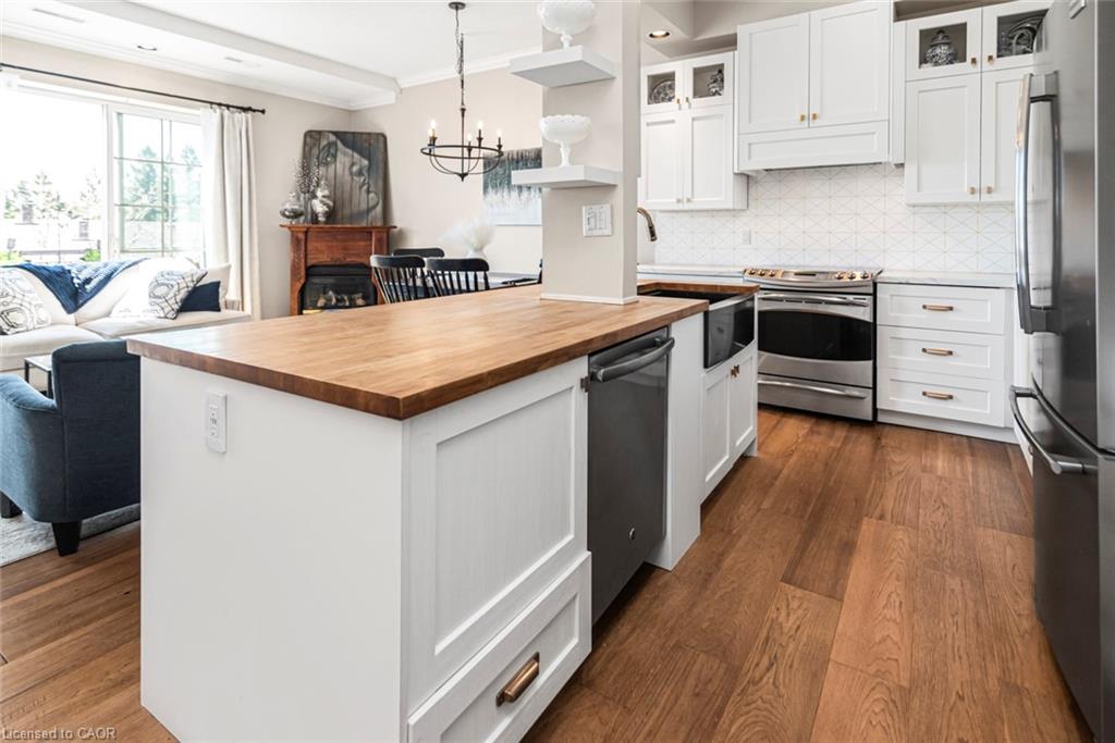 311-262 Dundas Street E Property Photo 13