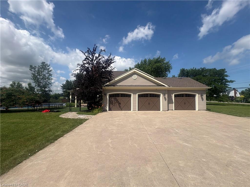 915 Queenston Road Property Photo 5