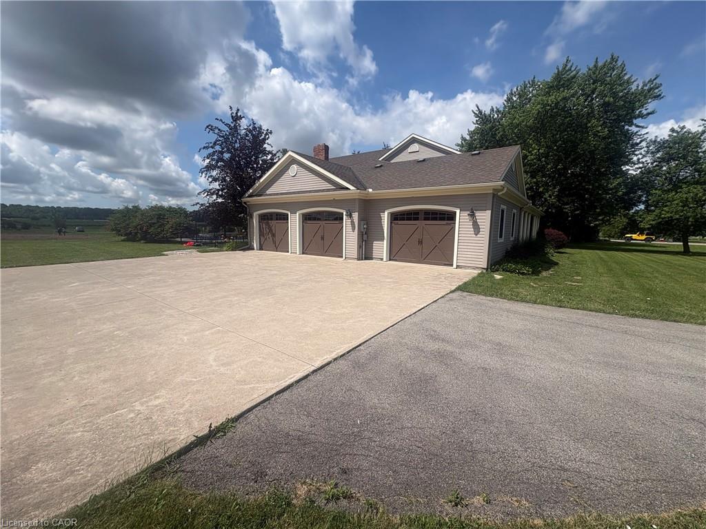 915 Queenston Road Property Photo 6