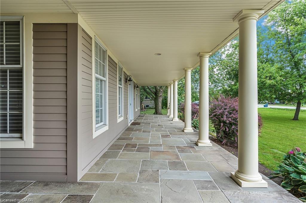 915 Queenston Road Property Photo 11