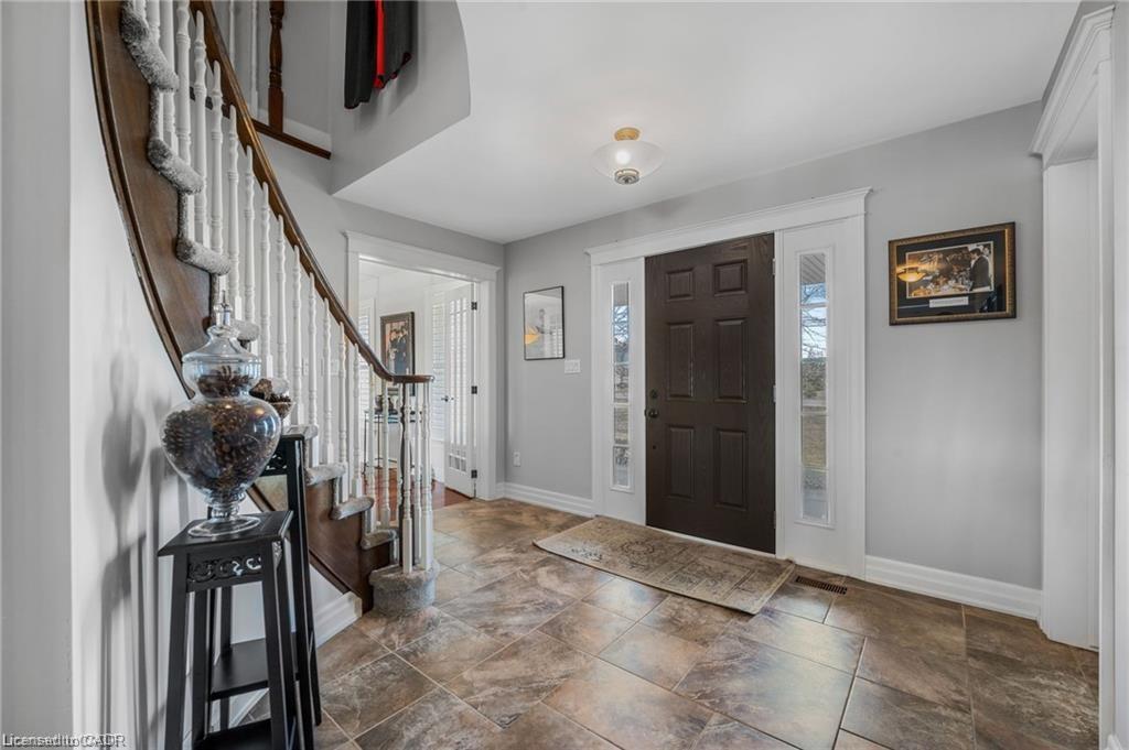 915 Queenston Road Property Photo 12