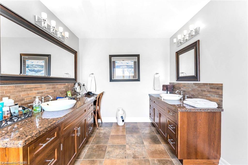 915 Queenston Road Property Photo 32