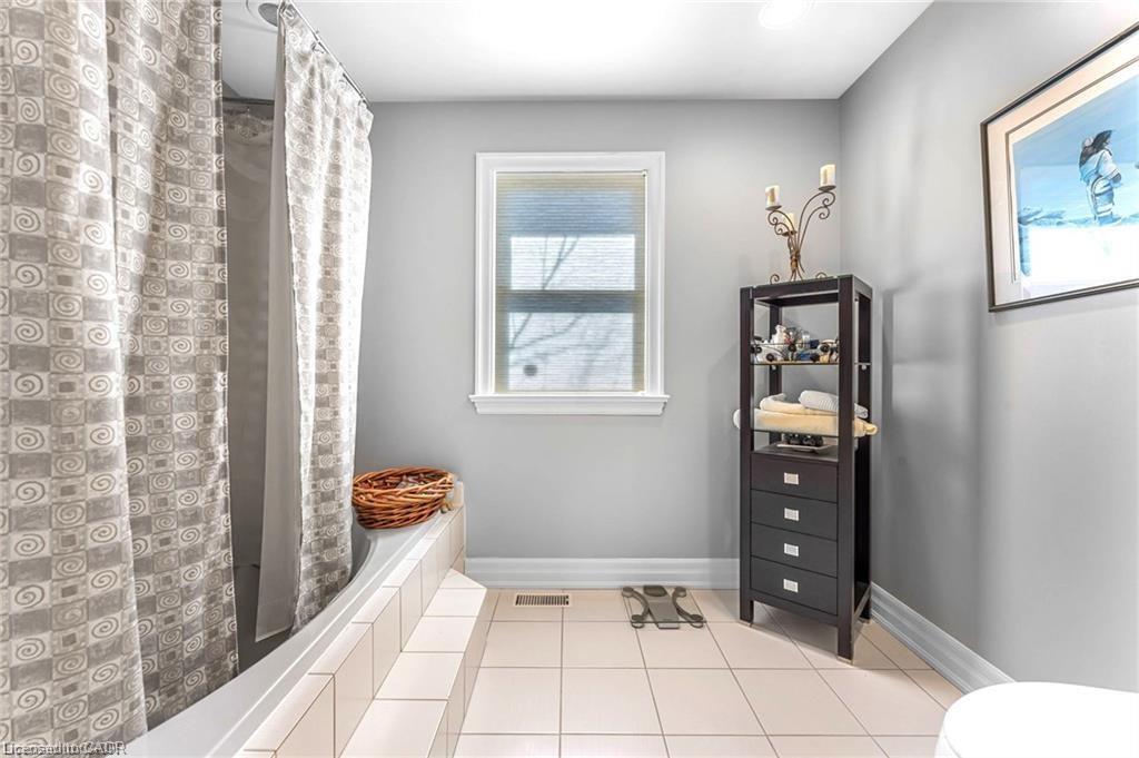 915 Queenston Road Property Photo 35