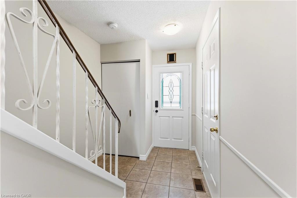 27-1396 Upper Ottawa Street Property Photo 2