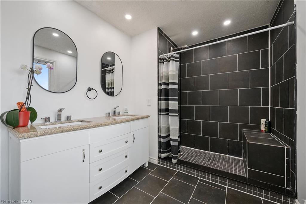 170 Elmslie Place Property Photo 13