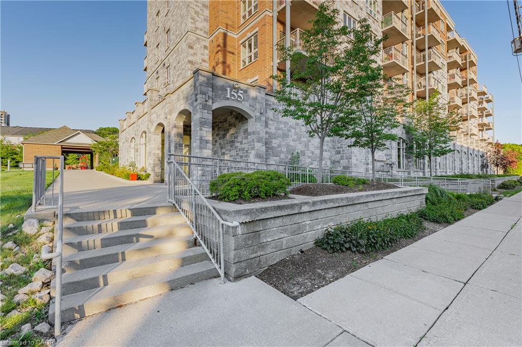 203-155 Water Street S Property Photo 2