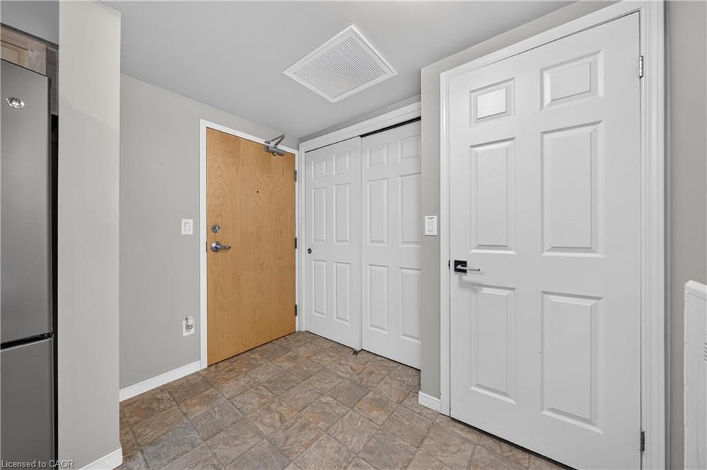 203-155 Water Street S Property Photo 7