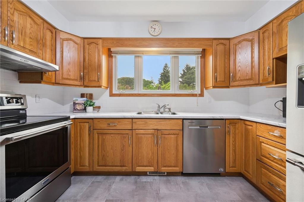 30 Westminster Avenue Property Photo 15