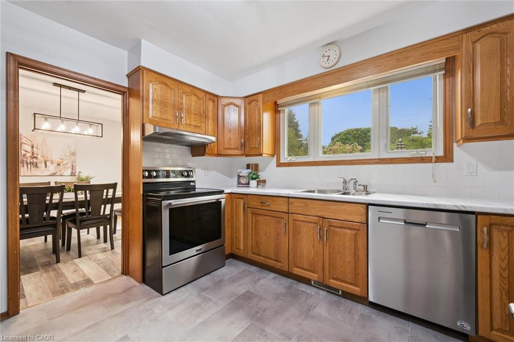 30 Westminster Avenue Property Photo 17