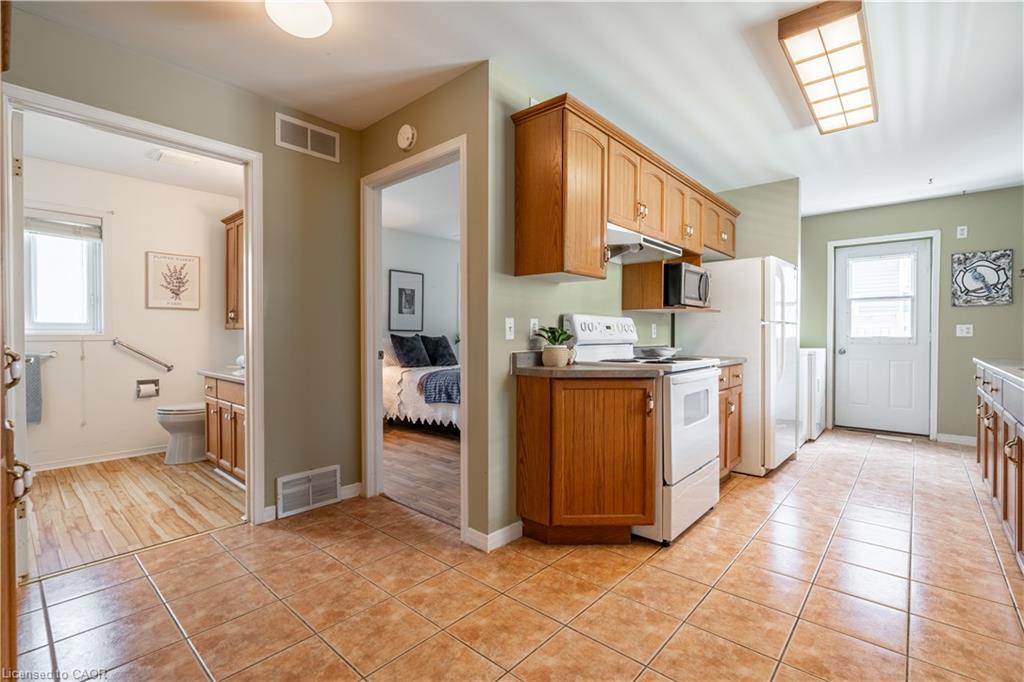 339 Main Street W Property Photo 11