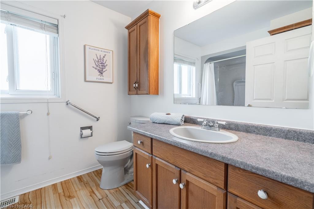 339 Main Street W Property Photo 16