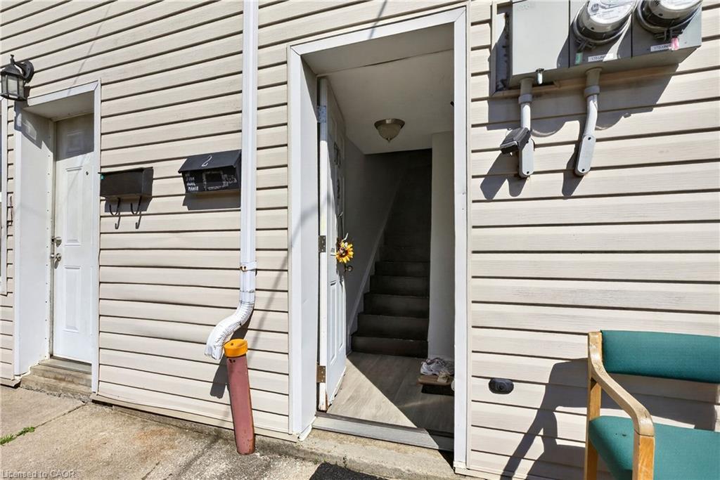 170 Macnab Street N Property Photo 11
