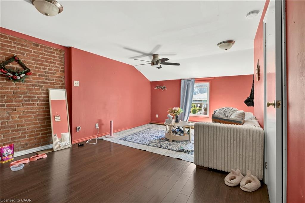 170 Macnab Street N Property Photo 12