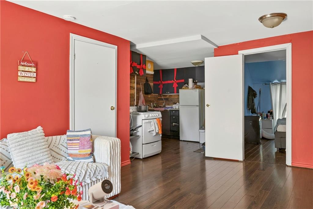 170 Macnab Street N Property Photo 13