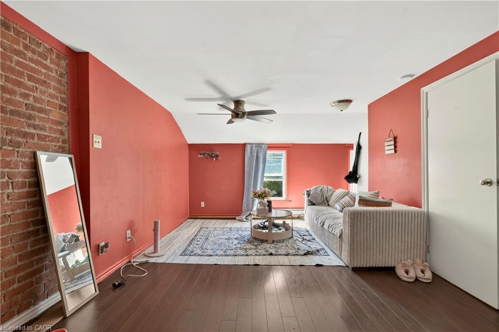 170 Macnab Street N Property Photo 15