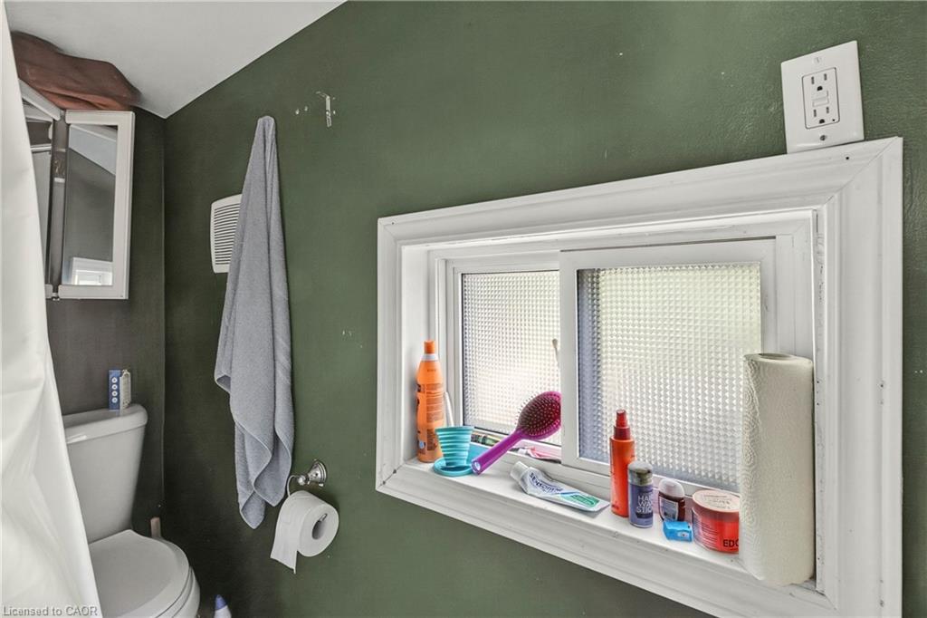 170 Macnab Street N Property Photo 17