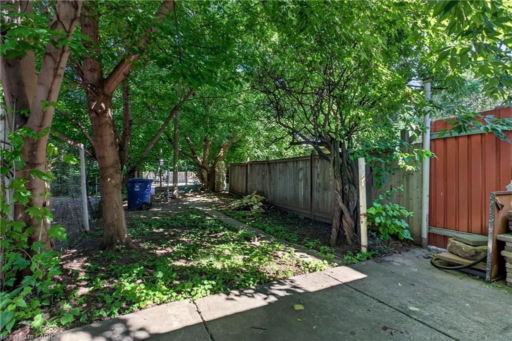 170 Macnab Street N Property Photo 18