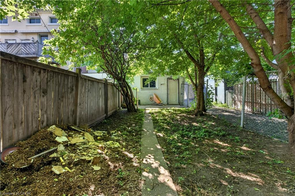 170 Macnab Street N Property Photo 19