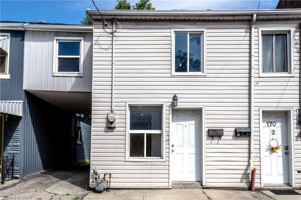 170 1/2 Macnab Street N Property Photo 1