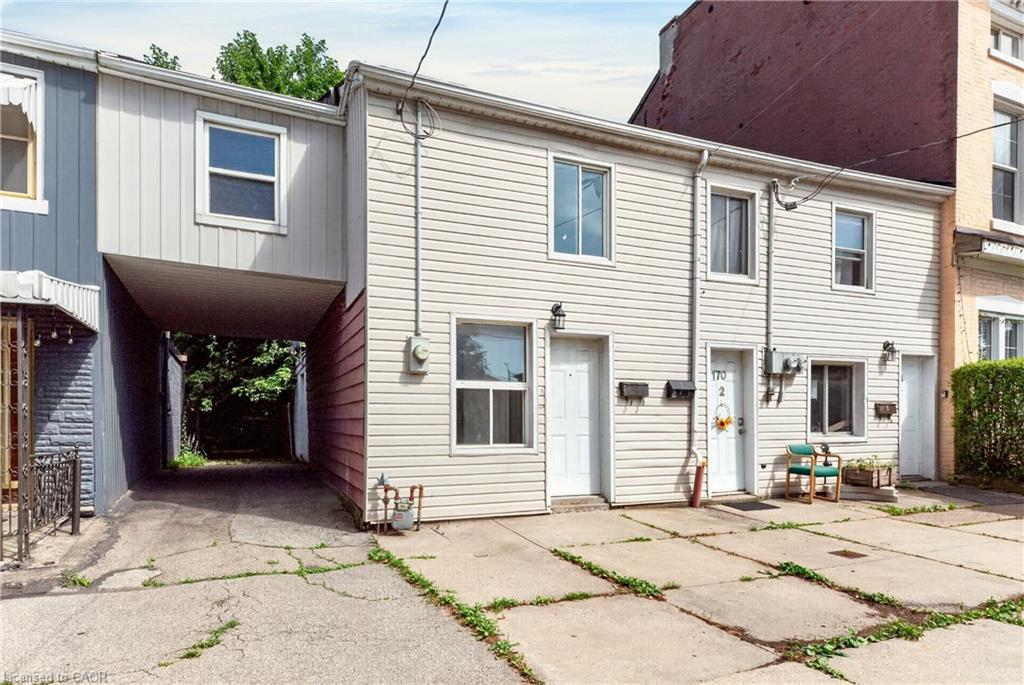 170 1/2 Macnab Street N Property Photo 4