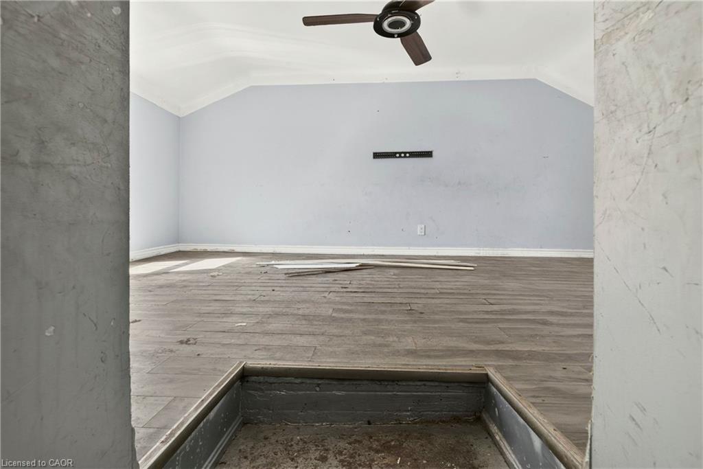 170 1/2 Macnab Street N Property Photo 7