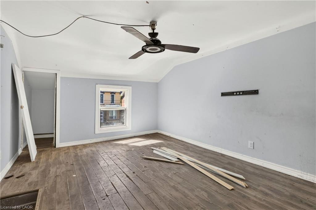 170 1/2 Macnab Street N Property Photo 8
