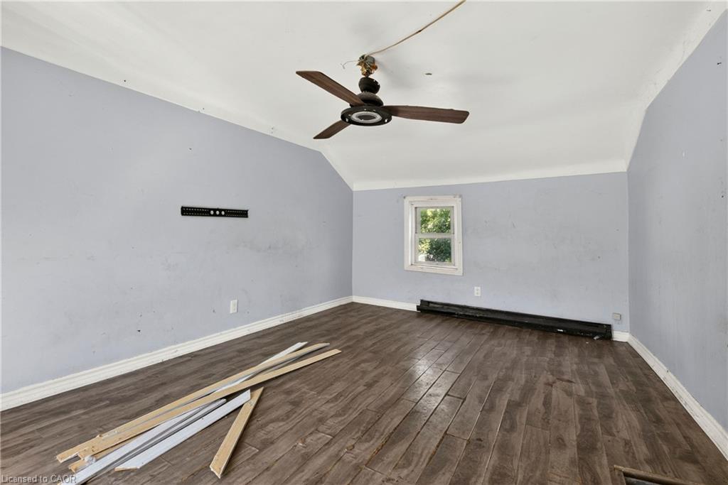 170 1/2 Macnab Street N Property Photo 9