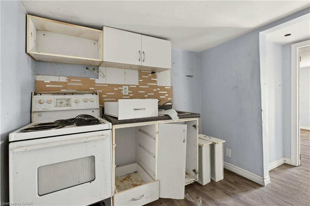170 1/2 Macnab Street N Property Photo 13