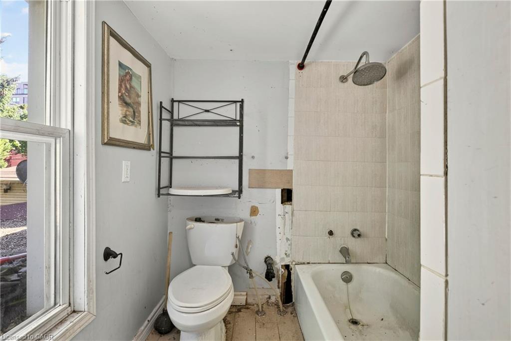 170 1/2 Macnab Street N Property Photo 15
