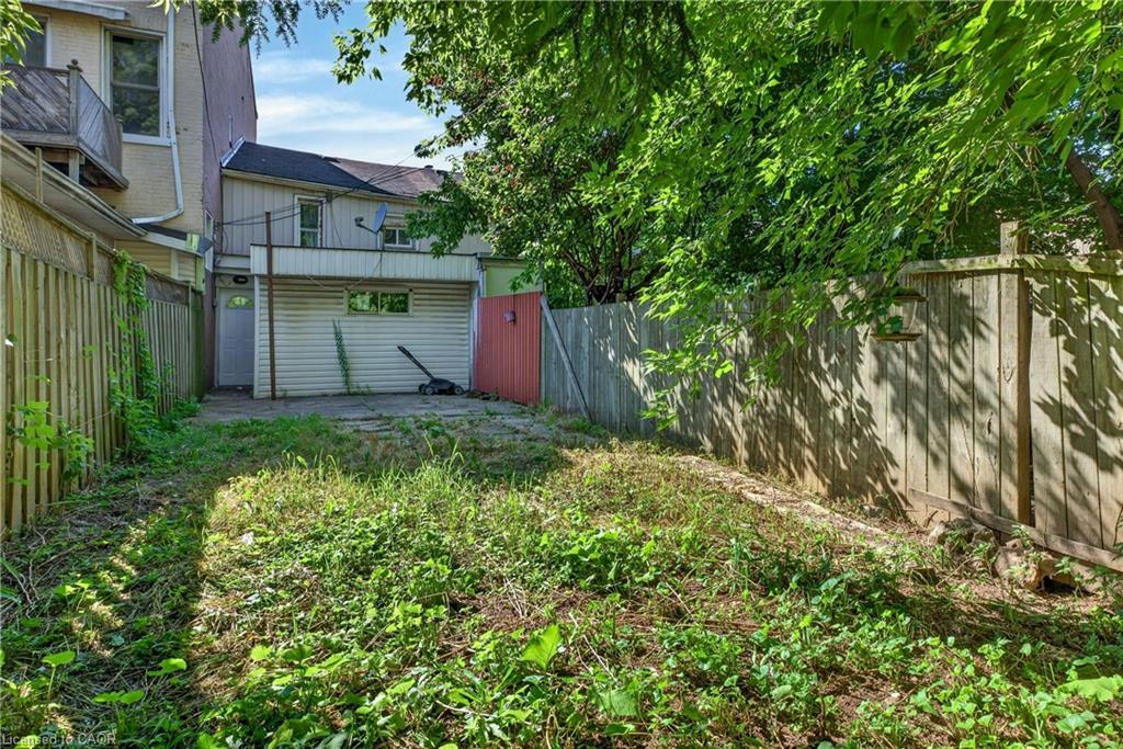 170 1/2 Macnab Street N Property Photo 16