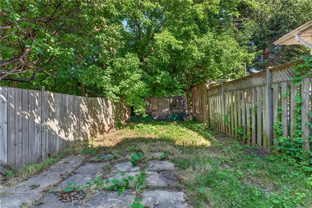 170 1/2 Macnab Street N Property Photo 17