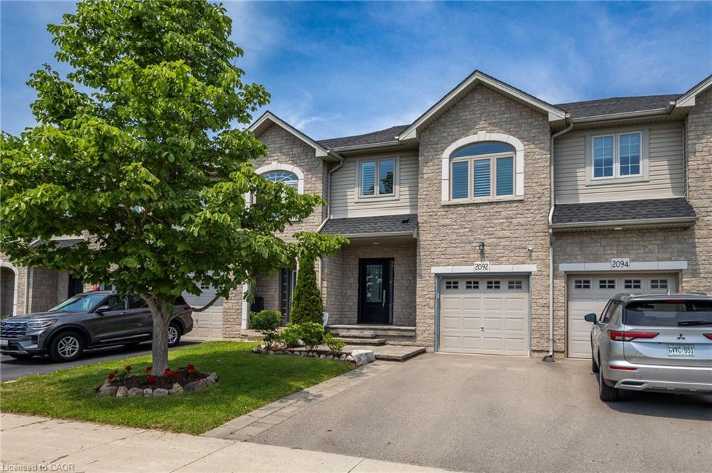 2092 English Crescent Property Photo 1