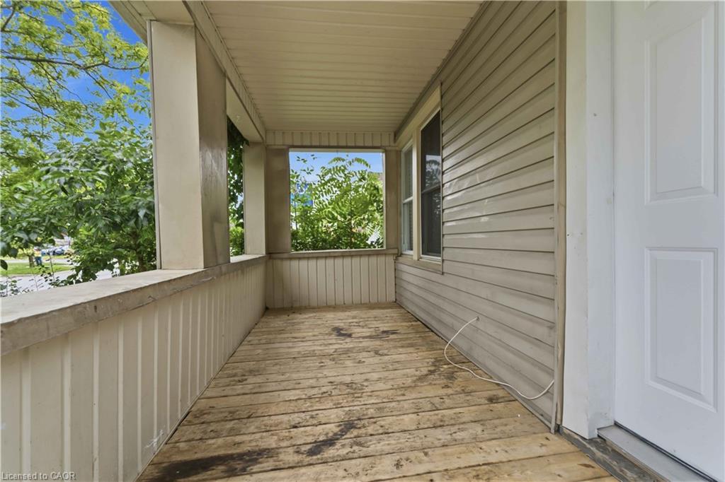 107 Lake Street Property Photo 4