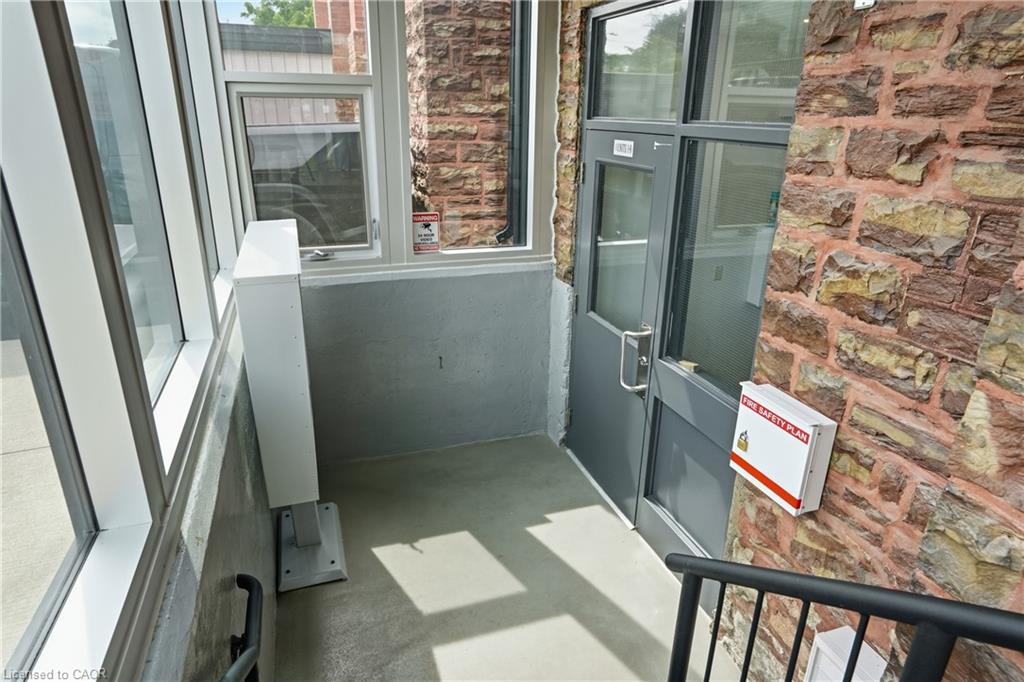 8-405 Merritt Street Property Photo 5