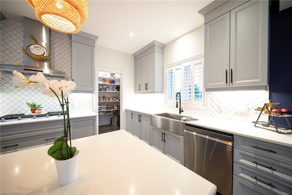 73 Eleanor Avenue Property Photo 8