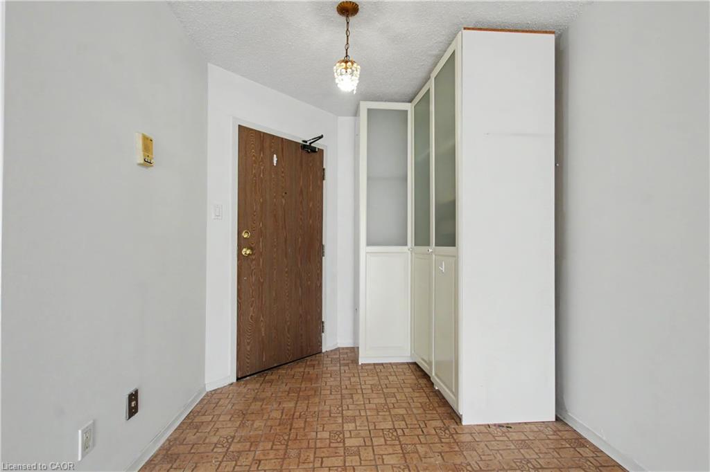 401-175 Hunter Street E Property Photo 6