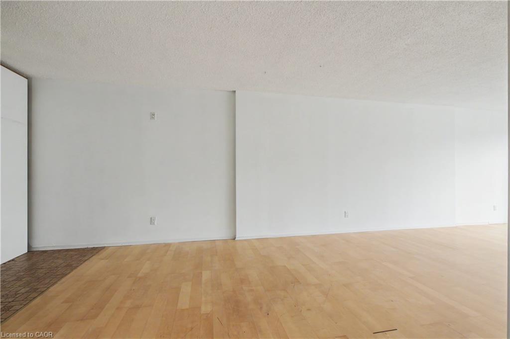 401-175 Hunter Street E Property Photo 7