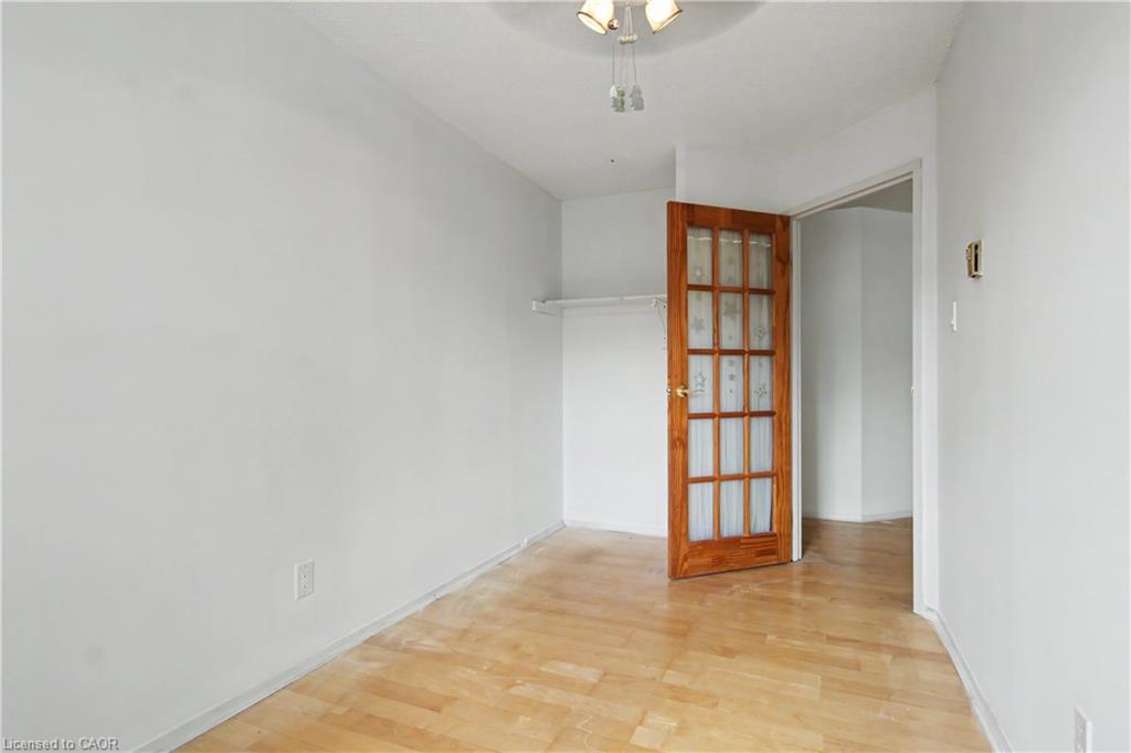 401-175 Hunter Street E Property Photo 12